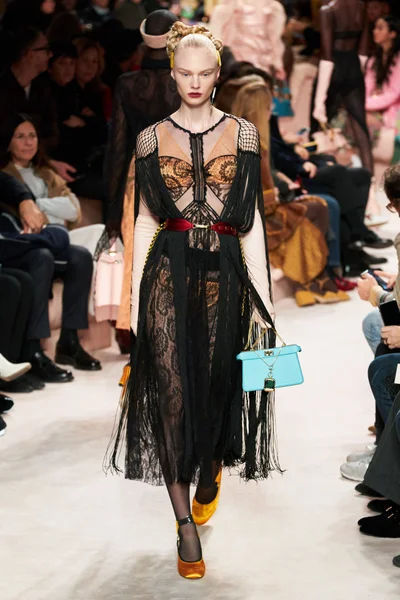 Look 50